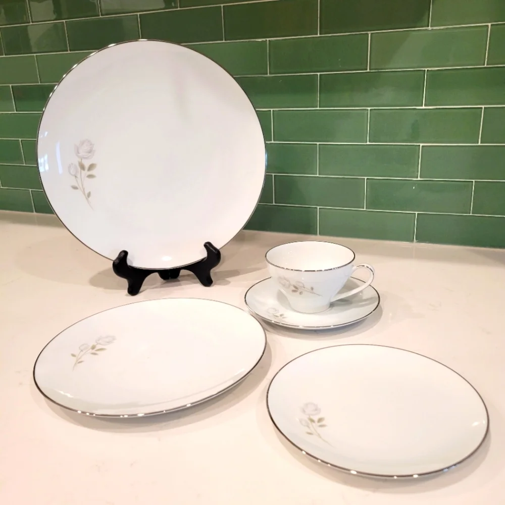 ALTADENA BY NORITAKE PORCELAIN COMPLETE  5 PC. DINNER SETTING CRAFTED IN…